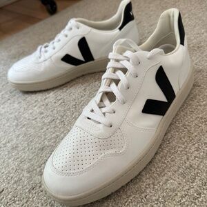 Veja V-12 Men's Sneaker in Size 12.5 US/47 EUR - White with Black